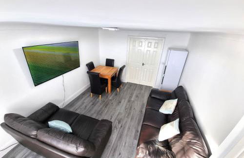 3 Bedroom House Perfect for Family Work Stays Easy Access to Manchester Oldham - Foto 28