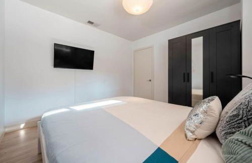 Middlebury Heights with Pool - Foto 22