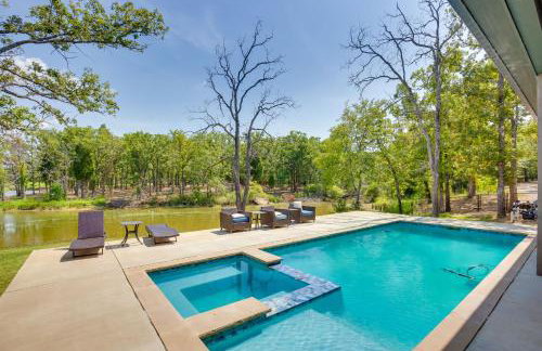 Relax Fireside! Waterfront Malakoff Home with Pool - Foto 35