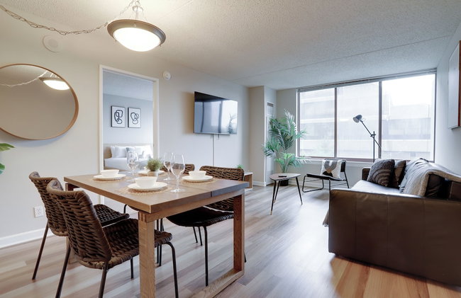 Crystal City Apartments near Reagan Airport - We Host - Photo 50
