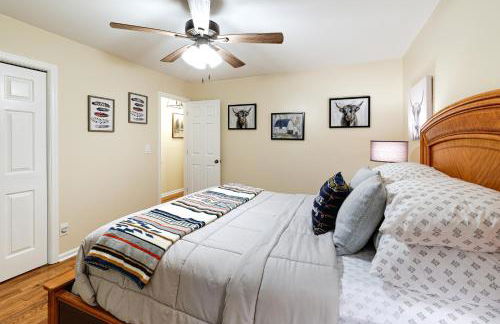 Deck and Game Room! Lakefront Blue Ridge Mtn Gem - Foto 20