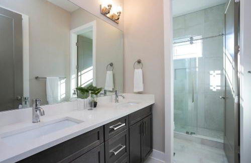 2 Miles to Broadway w Rooftop Deck Grill & Garage - Foto 14