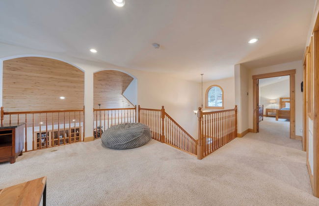 5 Mins to Ski Resort Ping Pong, Pool Table, Deck Donner Ridge by Avantstay - Foto 19