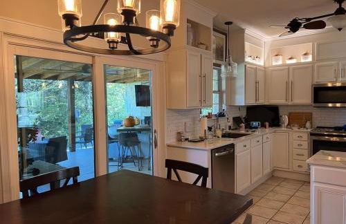 Gated Estate Escape! Three BR - Foto 12