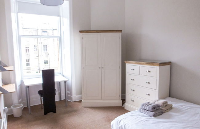 Silver Lining - Spottiswoode Apartment - Photo 3