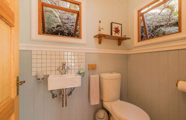 Ballots Bay Treehouse by HostAgents - Photo 11