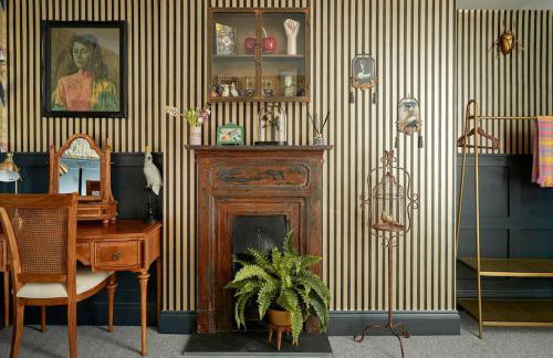 Ty Pandy Eclectic Luxury Family cottage Sleeps 8 adults and 2 children - Photo 19