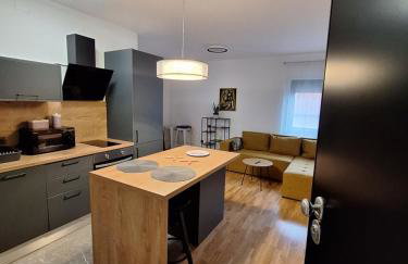 City heaven,self check in, with free parking - Foto 30