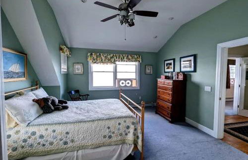 Gorgeous Beach House with Private Beach, Fire Pit & Outdoor Living Near Bar Harbor, Hancock Point Maine - Photo 25