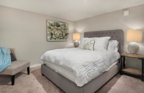 Spacious Main Street Retreat for families and large groups - Photo 12