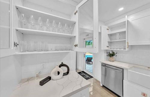 Sunny Days Getaway, 5BD Heated Pool Family Home! - Foto 12