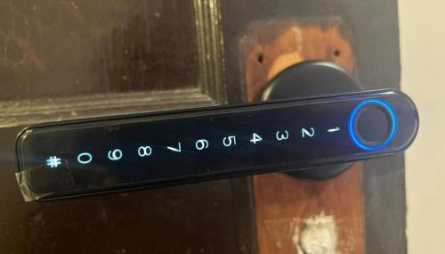 Cozy room in 2nd floor - near Airport & Lakewood - Photo 4, locker