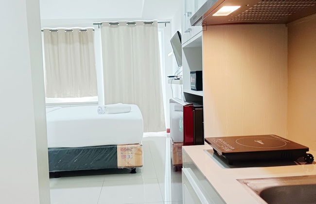 Homey And Tidy Studio Apartment At Vida View Makassar - Foto 12