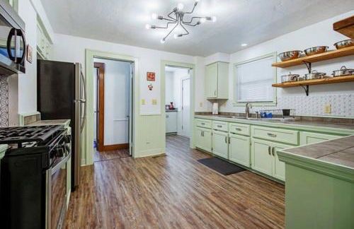 Eccentric Escape-hop skip jump to Plaza District - Foto 16