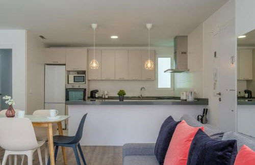 Modern, Stylish & Comfortable Apartment - Photo 5