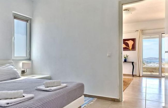 Stunning Villa With Panoramic View - Photo 8