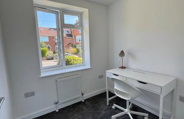 Modern & Spacious Home in Exeter - Smart TV & Xbox - Foto 10