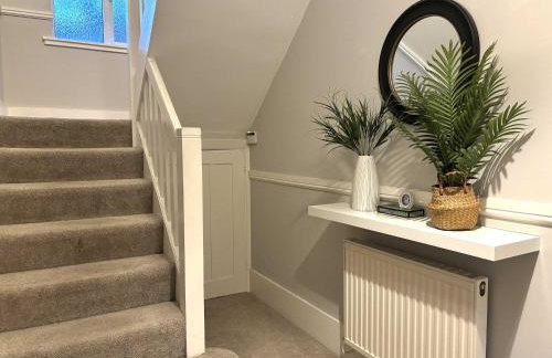 Large Home near Edgbaston Stadium, UOB & QE hospital sleeps 6 - Foto 3