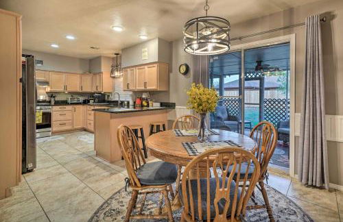 Home with Screened Porch about 10 Miles to Dtwn OKC! - Foto 7