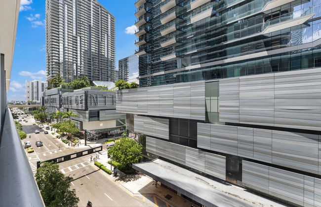 Luxury Suites in Brickell - Photo 58