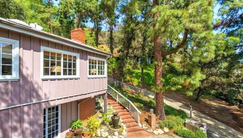 Hollywood Hills Spa Retreat Oasis with Tree Top Views, Private Jacuzzi Style Tub, Steam Room, Magical Half Acre Acre Garden and Patio, Free Parking for 2 cars, in LA's most Serene, Central Desirable Area - Foto 2