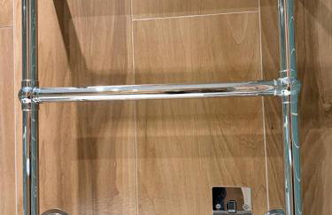 Luxury Private Room with Living Area Wembley Stadium View - Photo 40