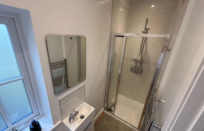 Romantic King Bed Countryside Couples Cabin - Photo 10