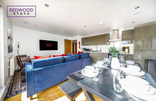 Penthouse Serviced Apartment in Camberley Town Centre with Free Parking, Free WiFi, Lift and Balcony Access By Redwood Stays - Foto 14