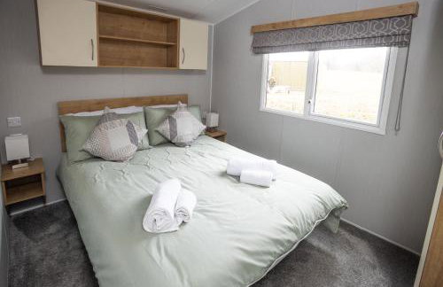 The Lake House - Quiet, Dog Friendly, By the Lake, Free Parking - Photo 5