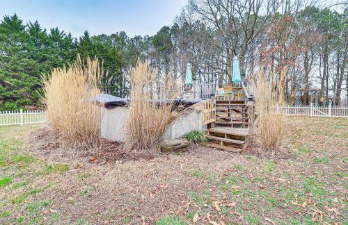 Spacious Trappe Getaway with Outdoor Pool and Gazebo! - Foto 30