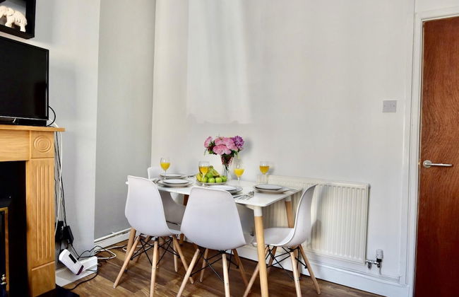 Cheer full 4 Bedroom House Train Station - Foto 43