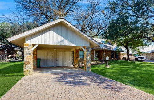 Cozy Dog-Friendly Home WITH Full Kitchen, Patio & Backyard, Close to Golf Course - Foto 24