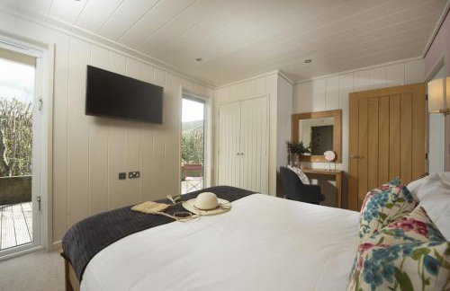 Cedar Lodge, Strawberryfield Park - Photo 10