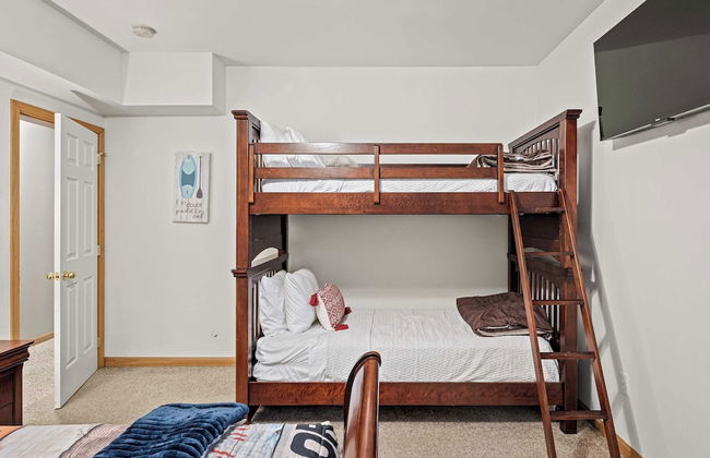 Mews Mountain House by Avantstay Walk to Beach, Hot Tub, Game Room - Foto 44