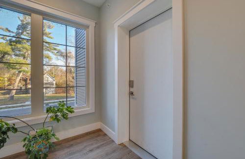 Walk to Front St! Traverse City Condo Near Skiing - Photo 20