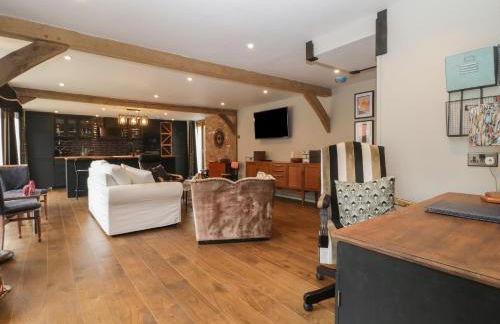 The Courtyard - Hilltop Barn - Photo 6