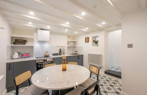 2BR Harry Potter Inspired House - Covent Garden - Photo 3