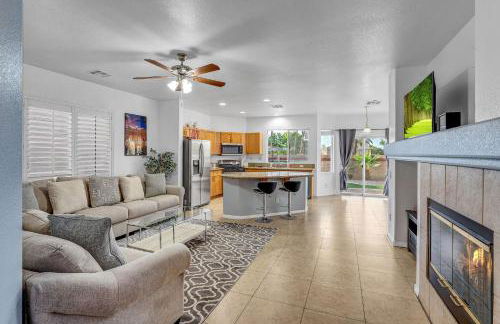 Stylish King with optional bunk or Work Desk w/TV - Foto 1