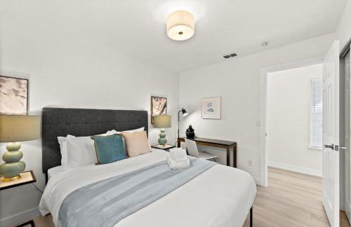 Recently Upgraded House with King Suite, quiet NBHD, Fast Wifi, and Yard - Foto 23