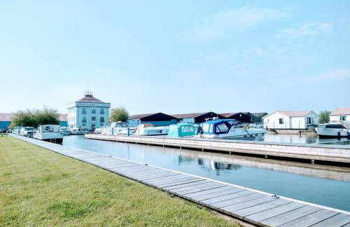 TAIL END: Bijoux Broads & Beach Base! Now with TV! - Photo 32