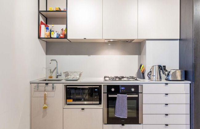 Modern 1 Bedroom in Tranquil Parklands - Photo 6