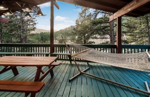 Cozy Mountain Home with Great Views, Deck & WiFi - Photo 2