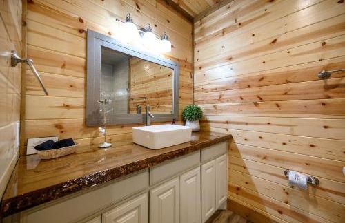 The Nomi Lodge - Sleeps 28 - Gorgeous Rustic Cabin, Centrally Located, Tons of Amenities - Photo 46