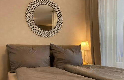 zentrale Design-Ferienwohnung mit Balkon und Stellplatz in Karlsruhe - APOLONIAliving - Foto 1