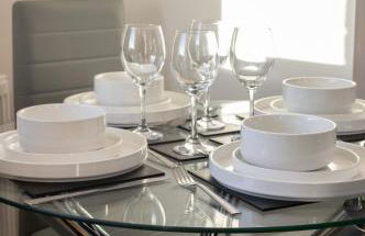 Spacious 2-Bed House, Free Parking, Fast Wi-Fi, Netflix, Contractors Welcome - Photo 5