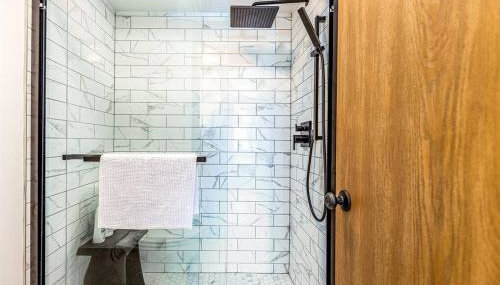 Peaceful 2-bedroom townhome retreat w/wooded view - Foto 3