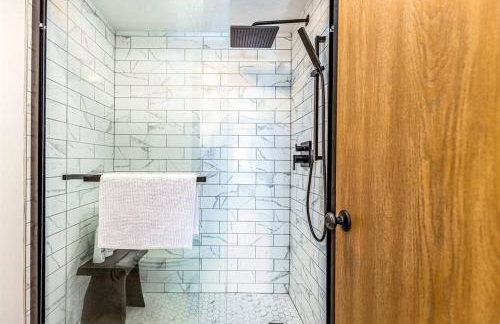 Peaceful 2-bedroom townhome retreat w/wooded view - Foto 3