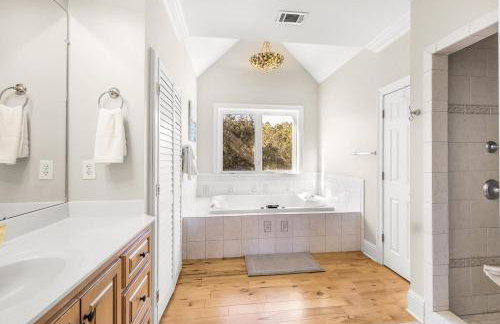 Luxury Beachside Haven with Pool and Elevator - Foto 32