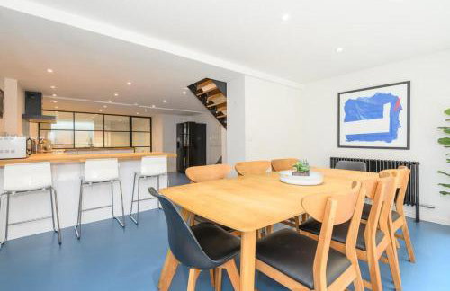 Stylish Leeds City Centre Retreat with Private Terrace & Hottub - Foto 8