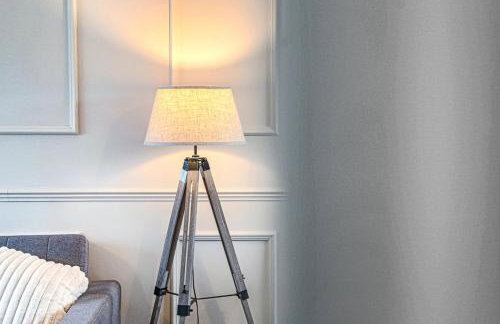 Grace House - Prime Location - Driveway Parking, Pool Table, Fast Wifi, Self Check-In and Smart TV with Sky TV and Netflix by Yoko Property - Photo 23